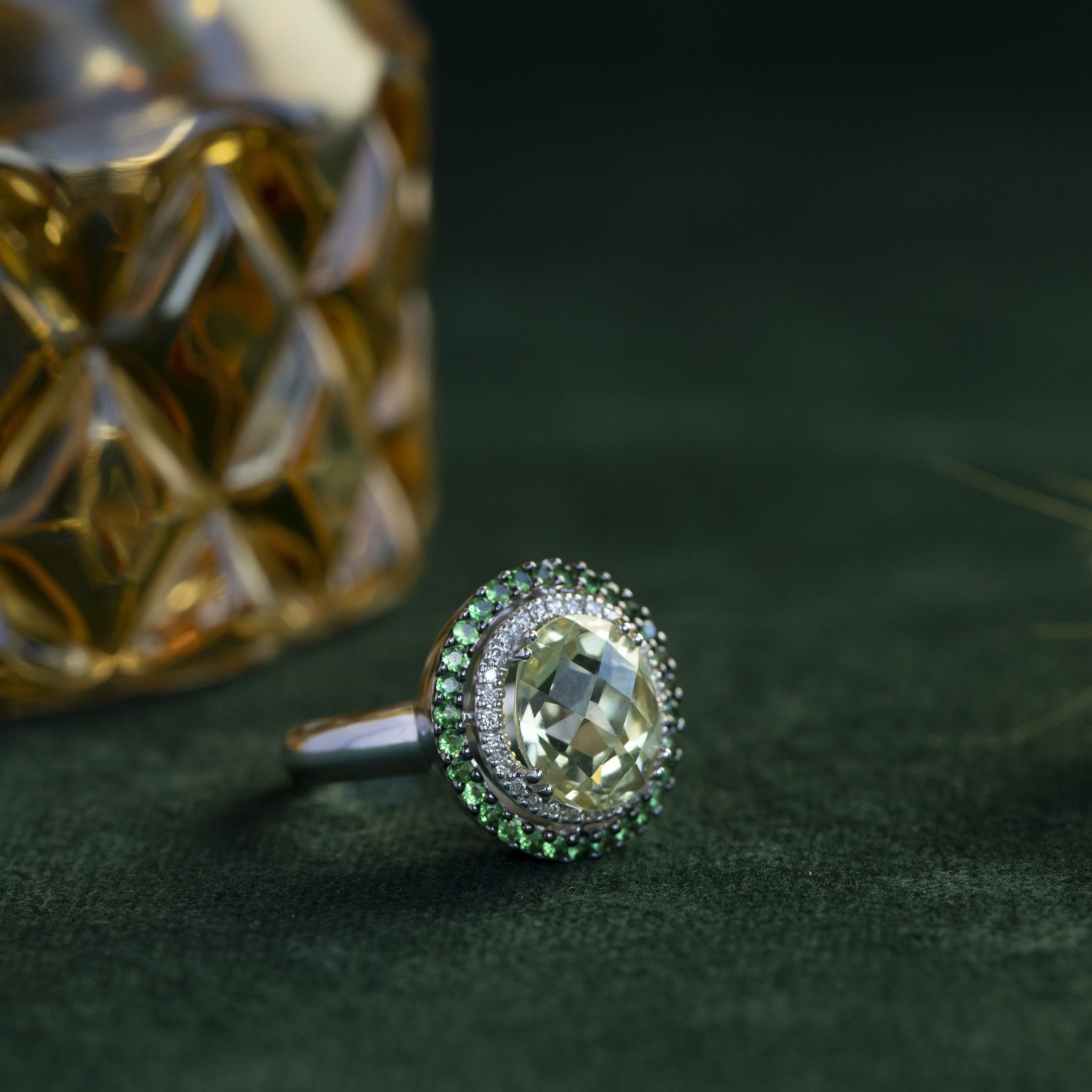 Witgouden ring met citrien en diamant 14 krt