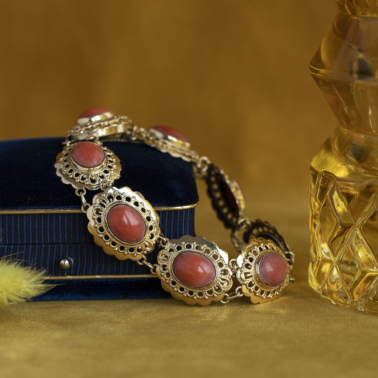 Vintage gouden bootjes armband met bloedkoraal 14 krt