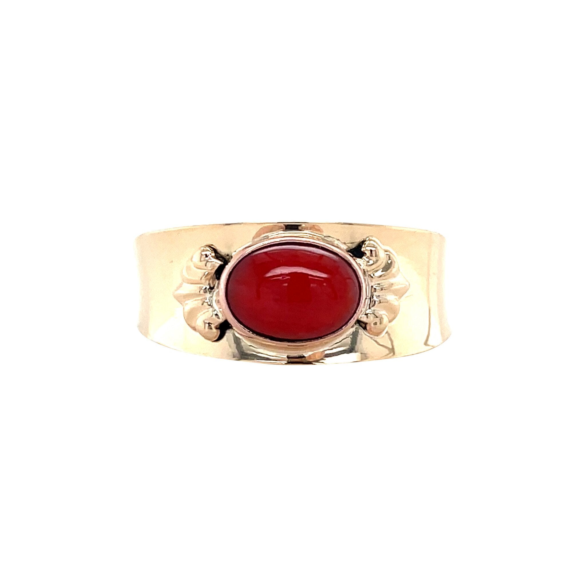Gold vintage ring with blood coral 14 kt