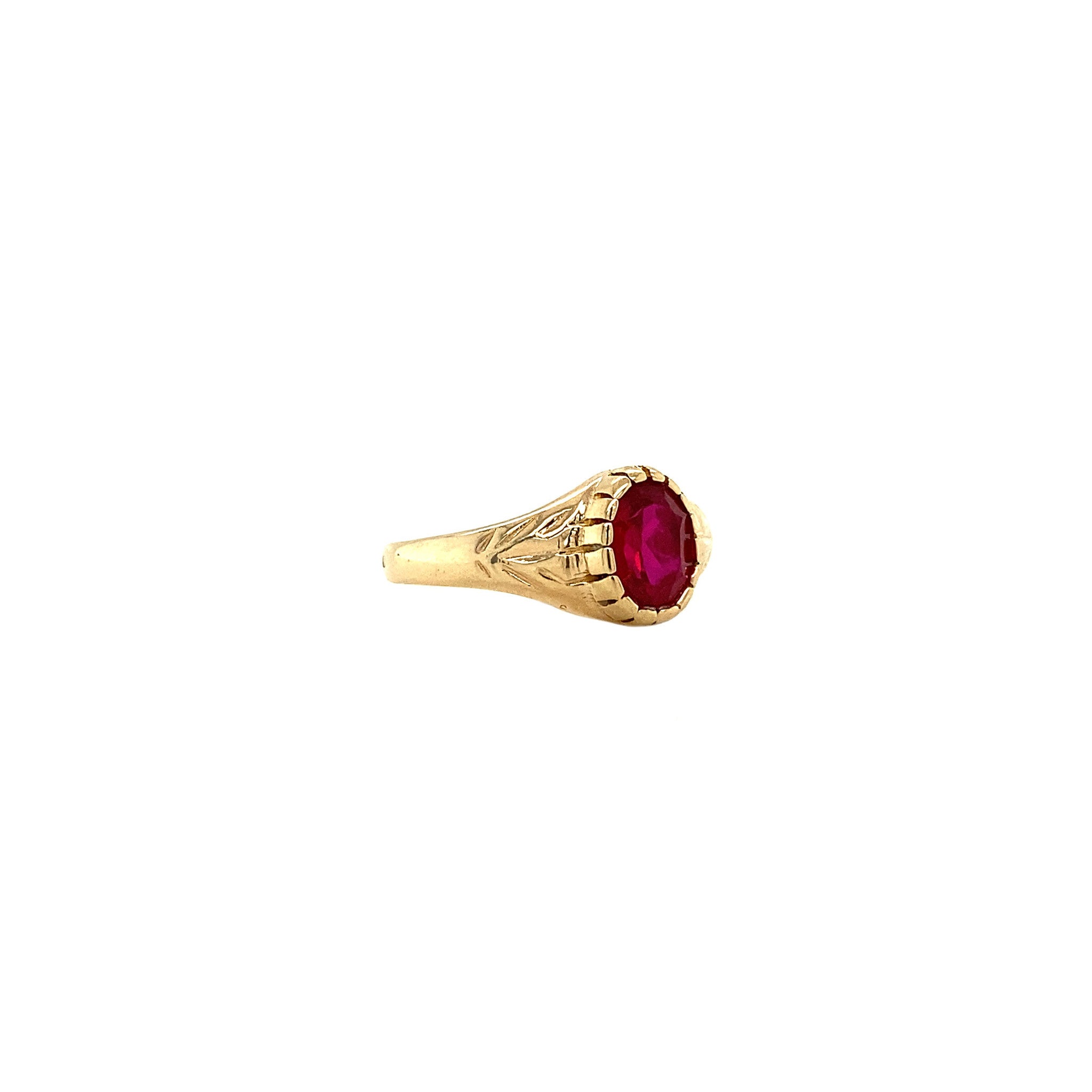 Gold ring with ruby 14 crt