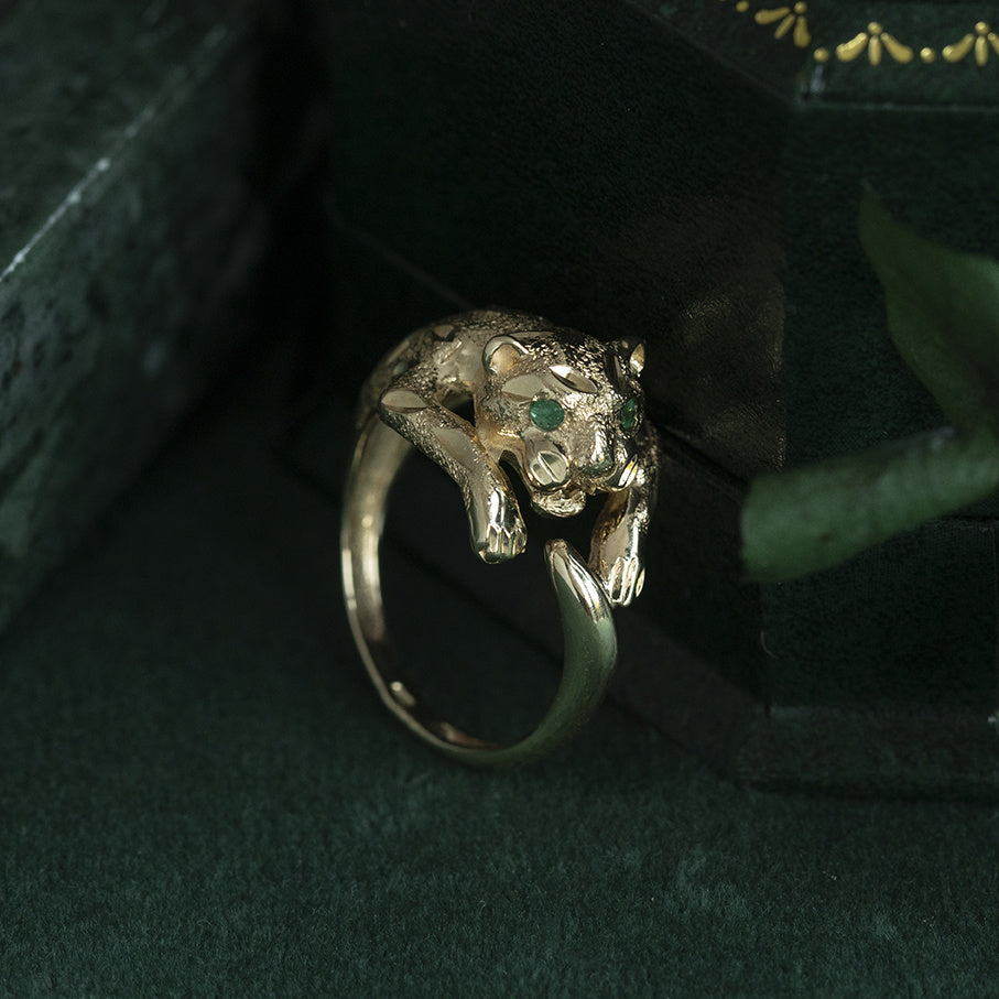 Vintage gold panther ring with emerald, 14 kt