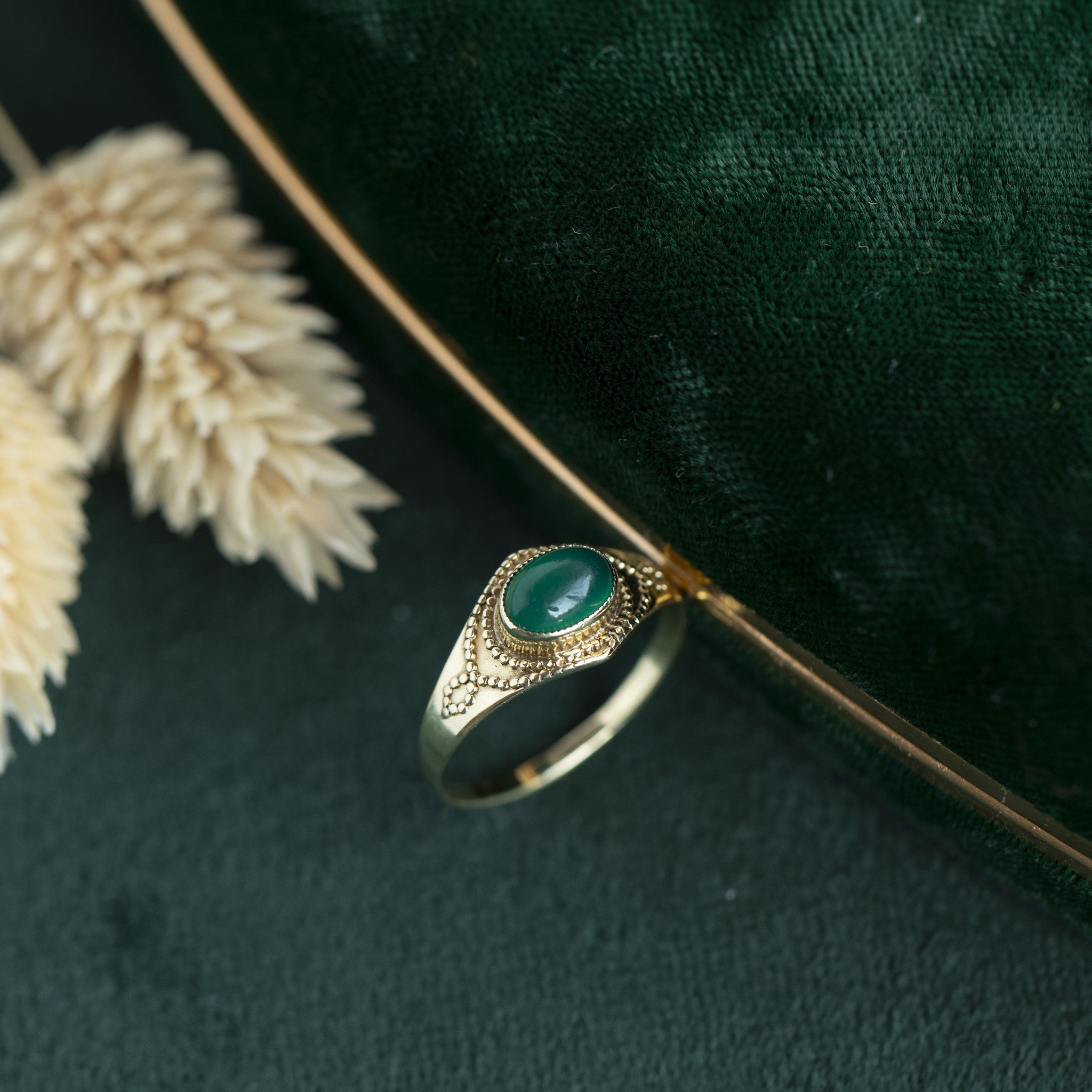Gouden ring met chrysopaal 14 krt