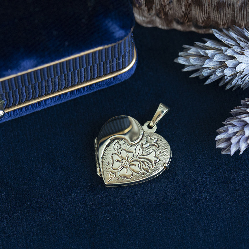 Vintage 14 kt gold heart locket with engraving