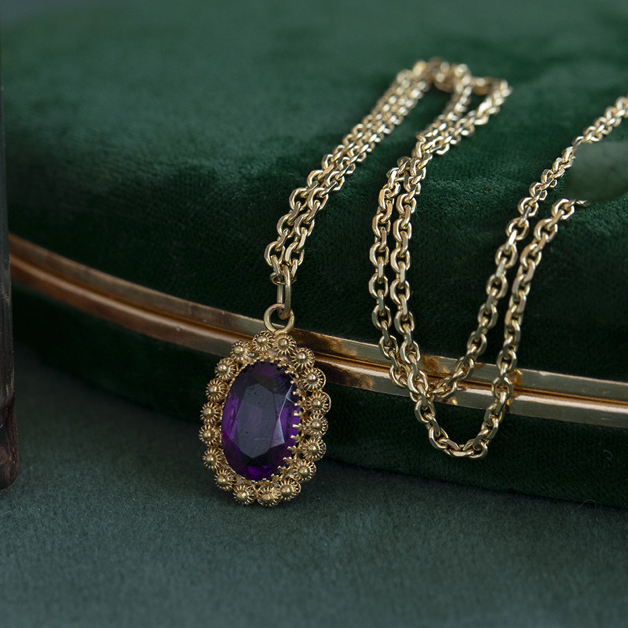Vintage 20 kt gold pendant with colored gemstone
