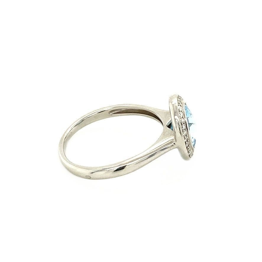 14 kt white gold ring with topaz and diamond