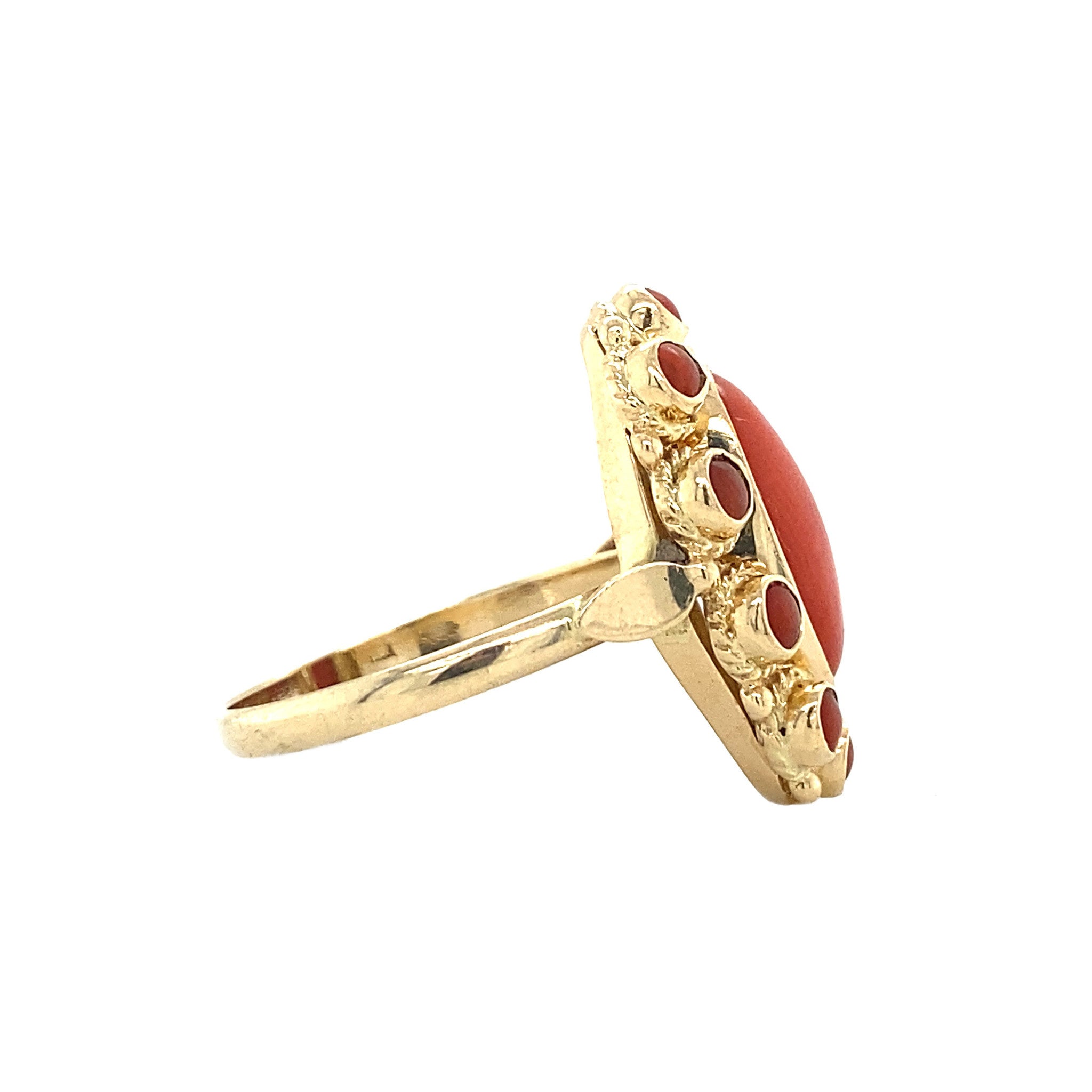 Gouden entourage ring met bloedkoraal 14 krt