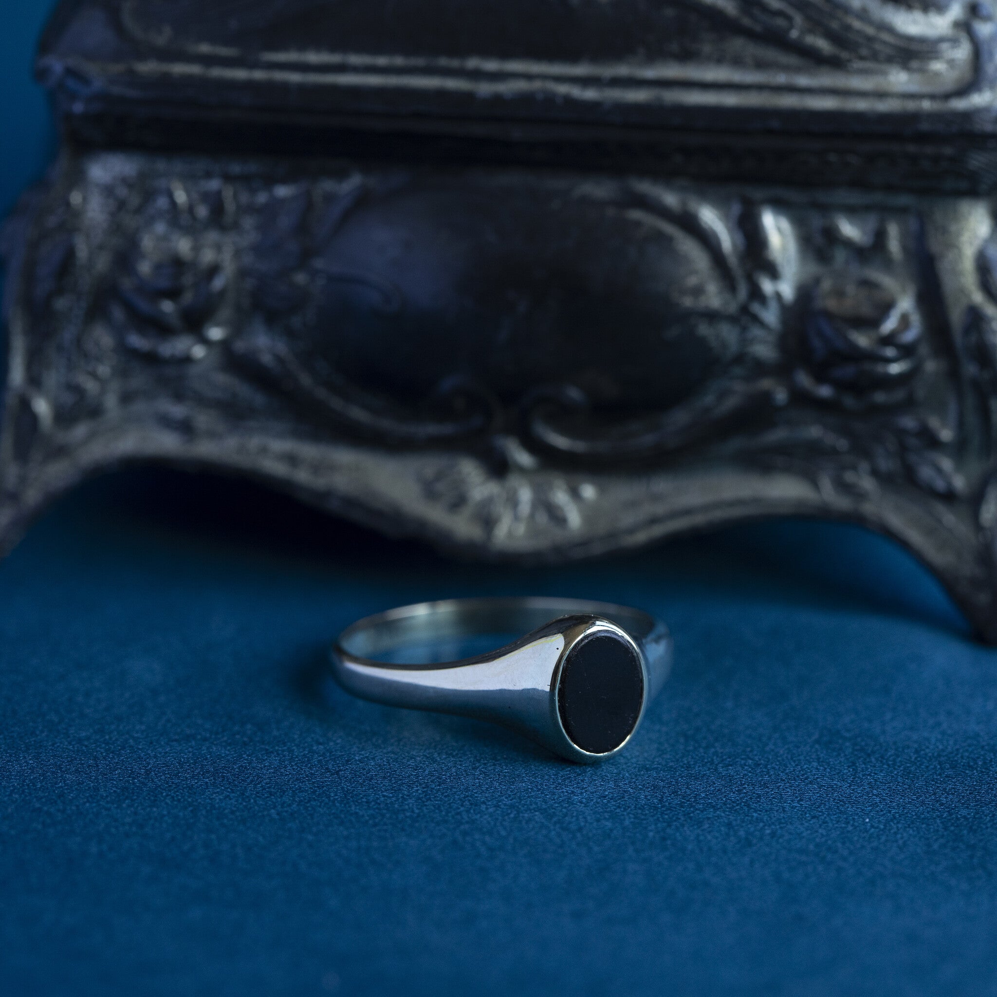 14 kt gold signet ring with onyx