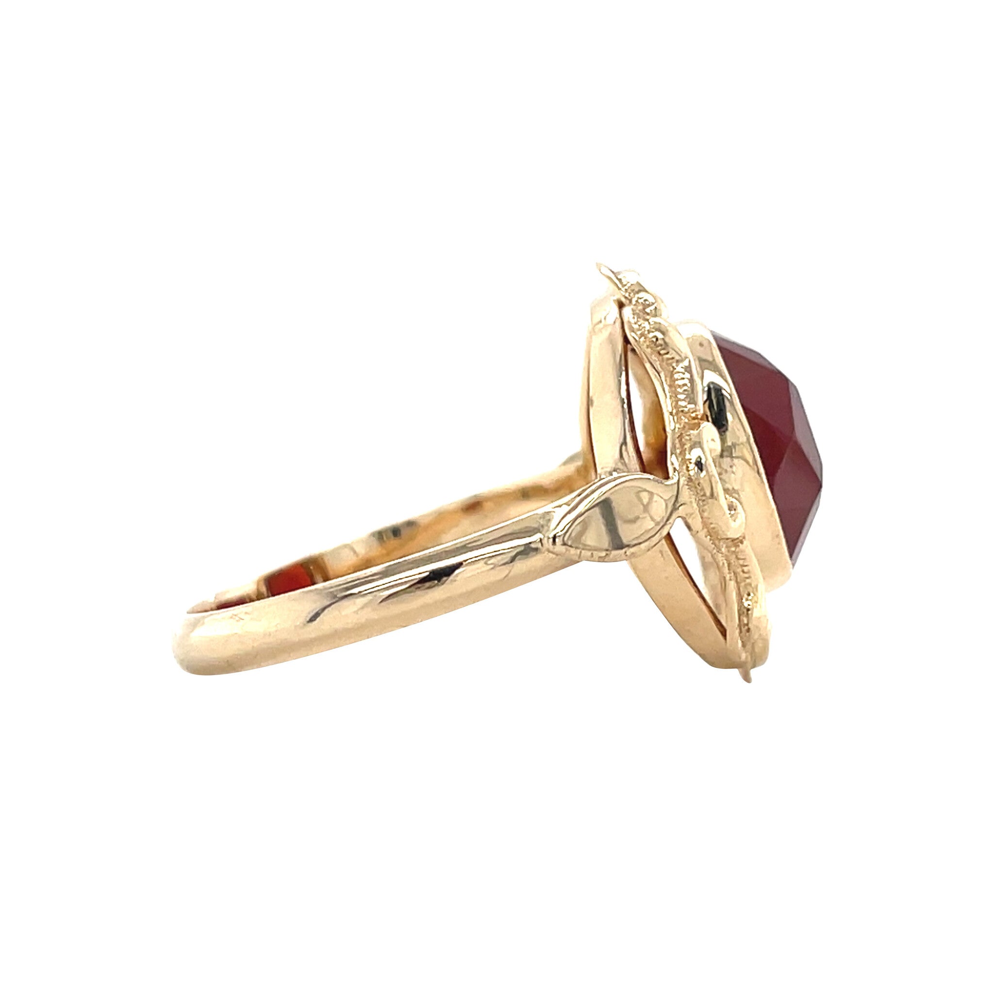 Gouden vintage ring met carneool 14 krt
