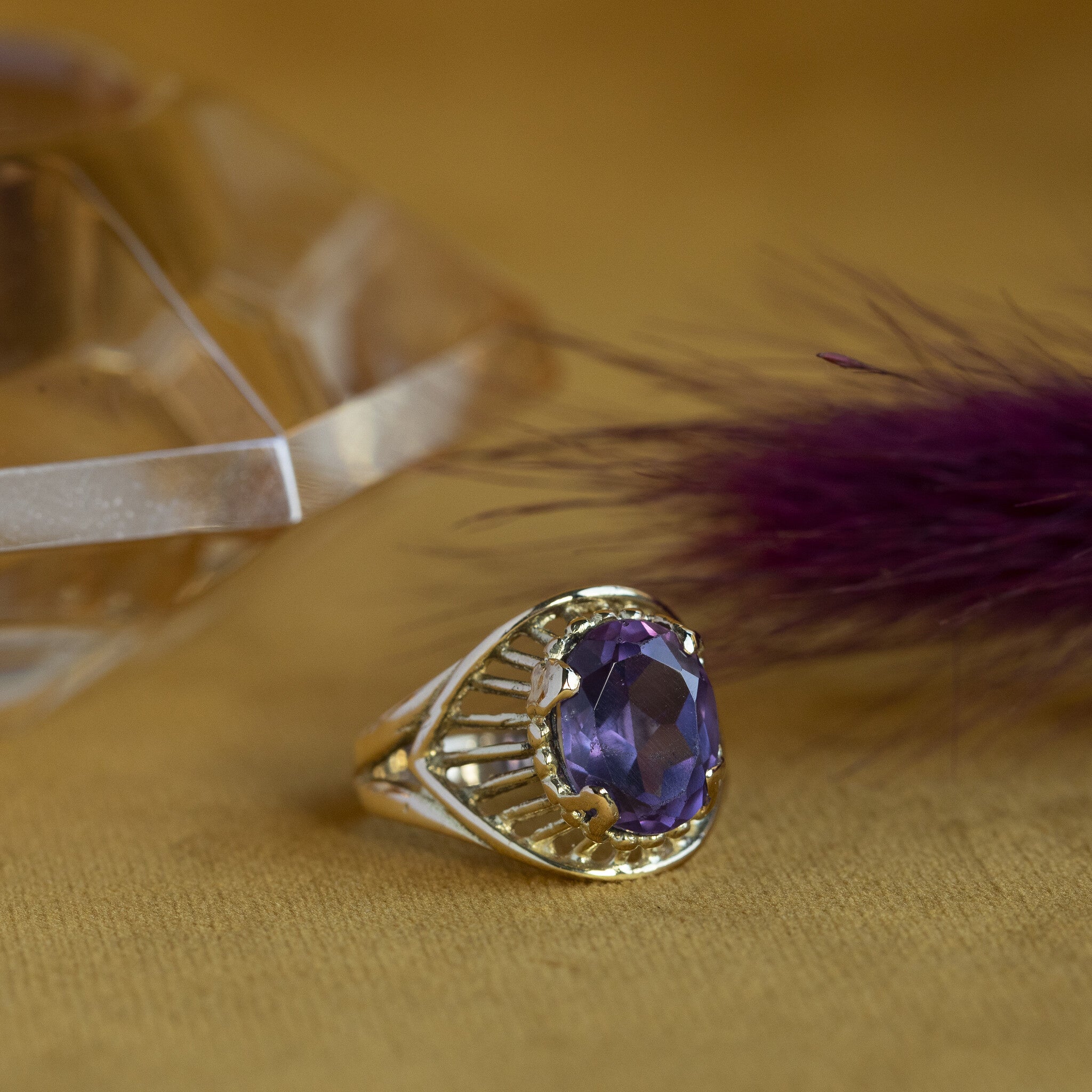 Gouden ring met saffier 14 krt
