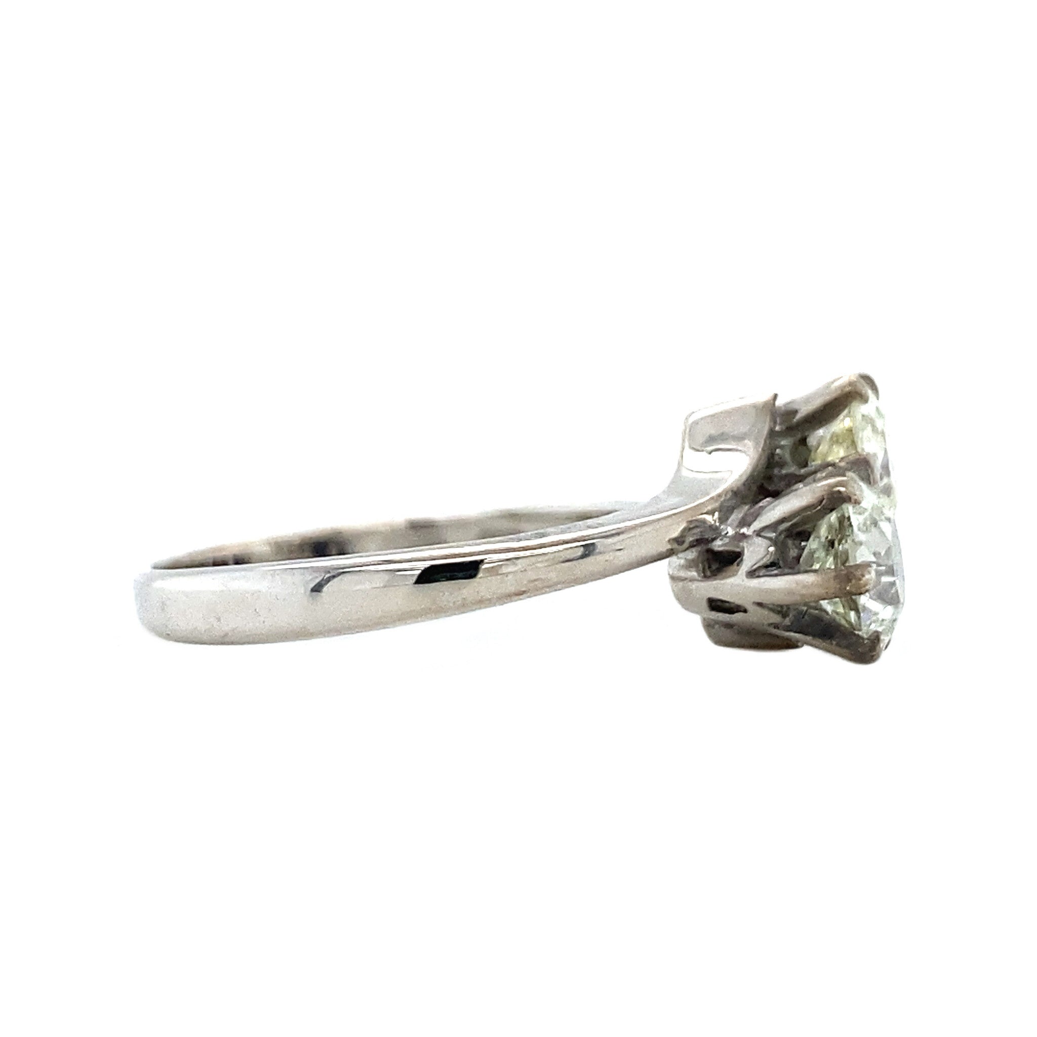 White gold strike ring with diamond 14 krt