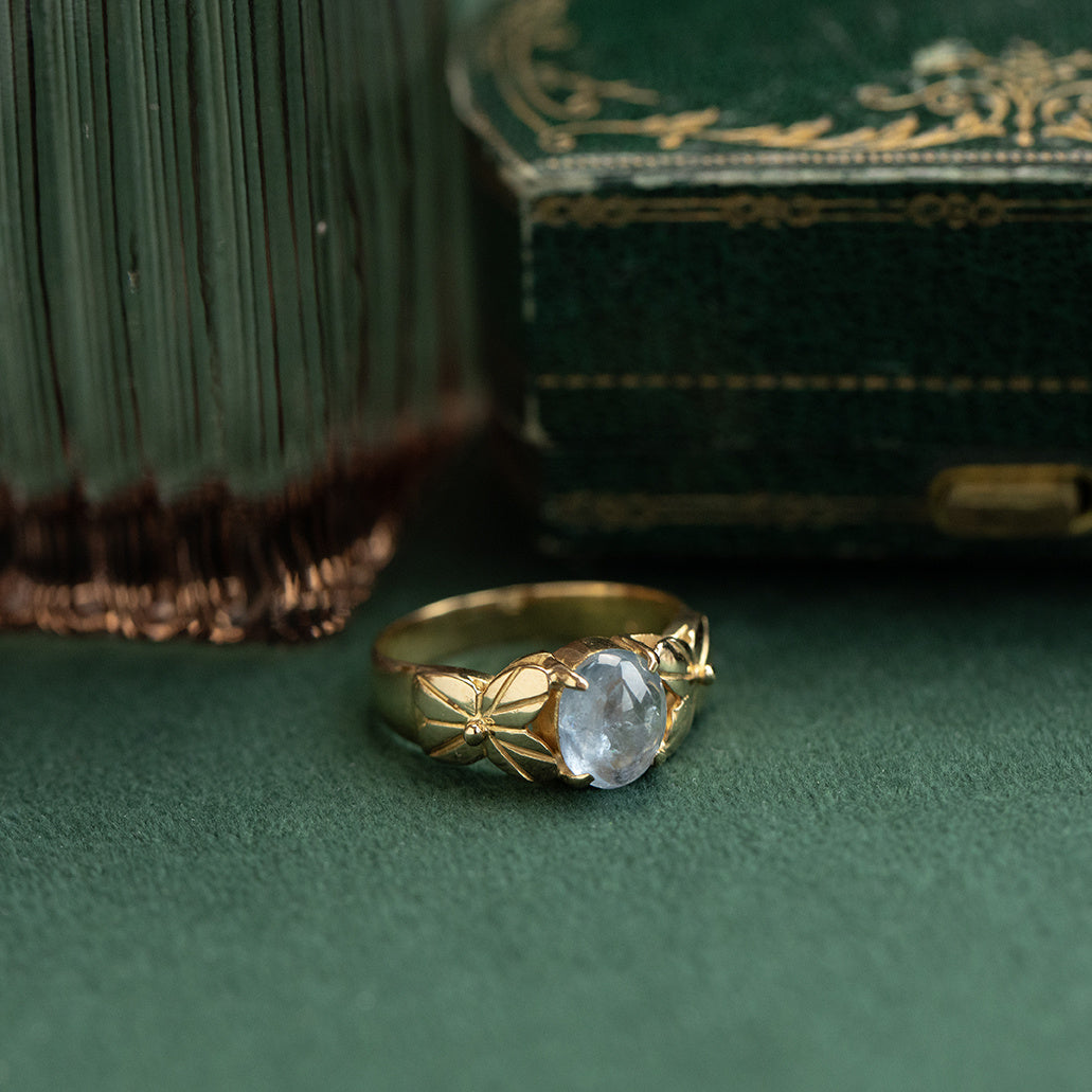 Vintage gold ring with star sapphire, 20 kt