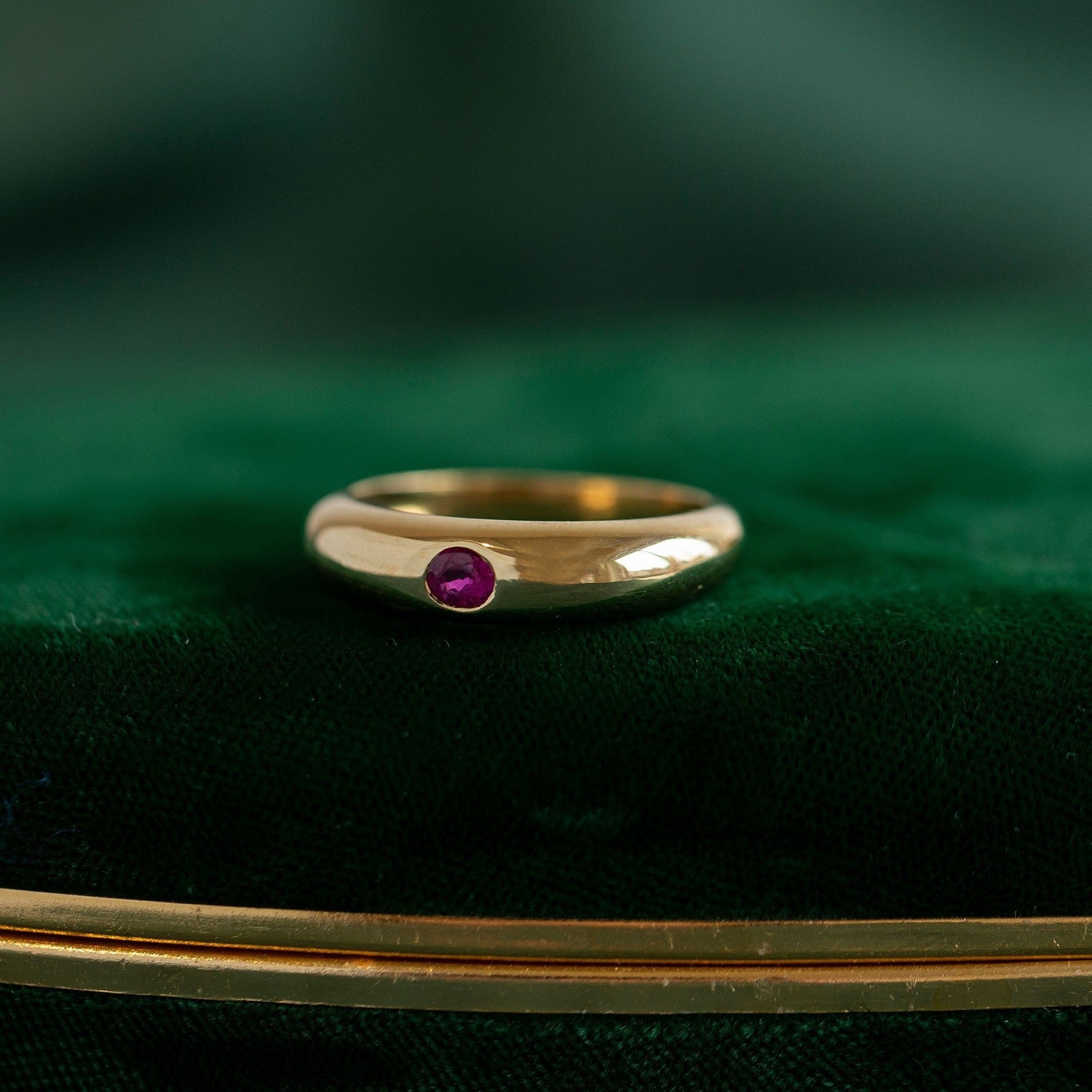 18 kt gold ring with ruby