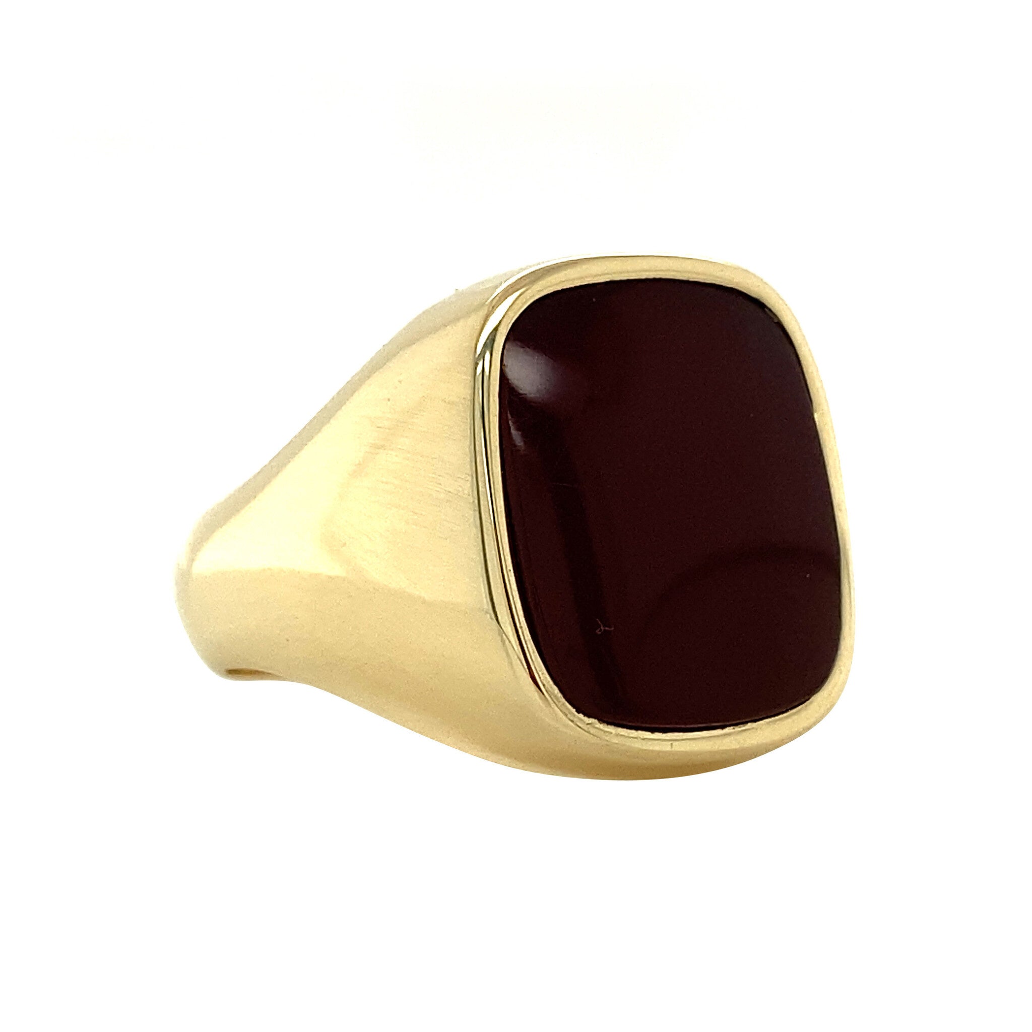 Gold signet ring with carnelian, 14 kt