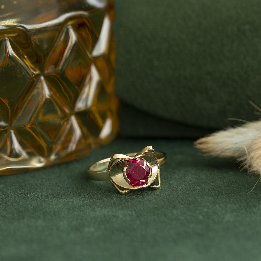 Vintage 14 kt gold ring with ruby