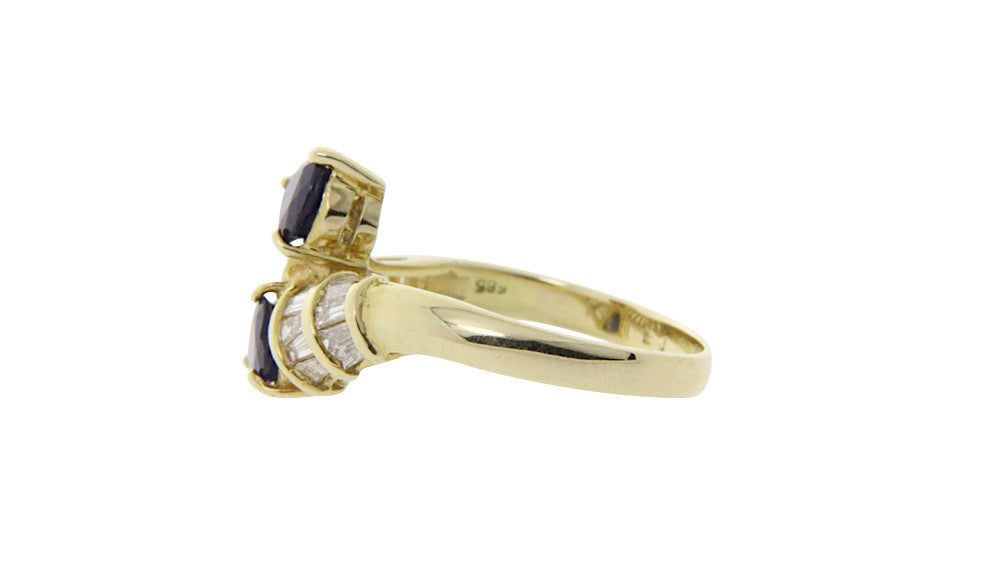 Gold ring with sapphire and diamond, 14 kt — New