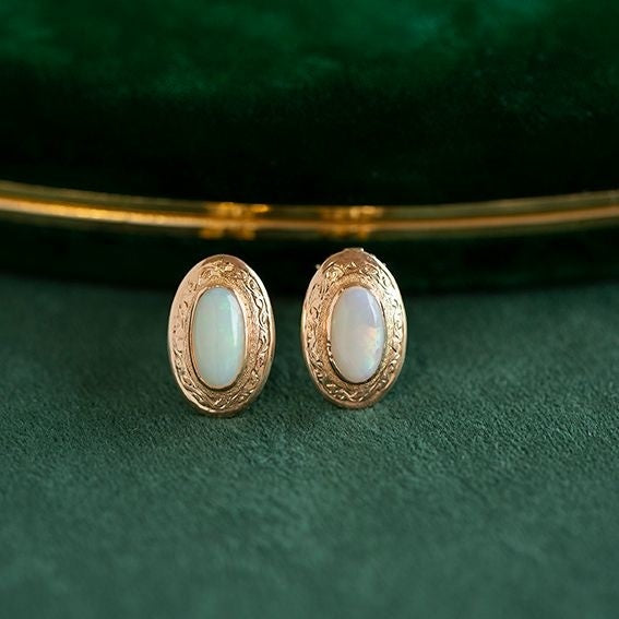 Rose gold ear clips with opal 18 krt
