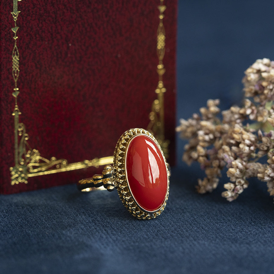 Gold vintage ring with blood coral 14 kt