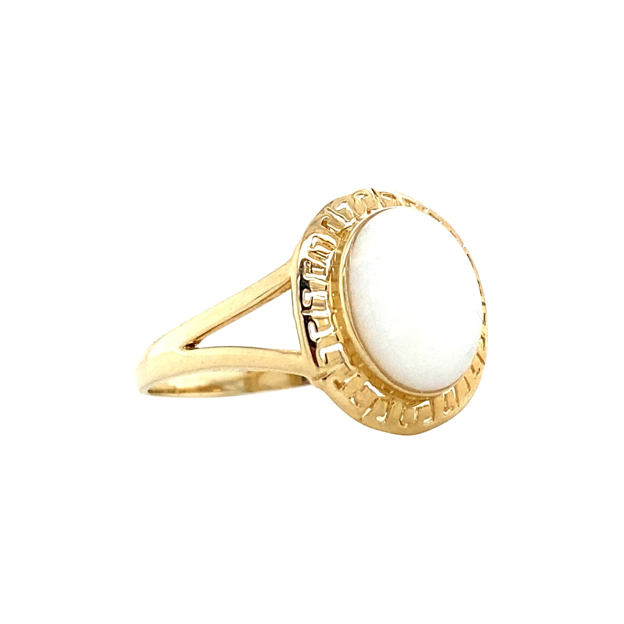 Gold ring with opal 14 krt