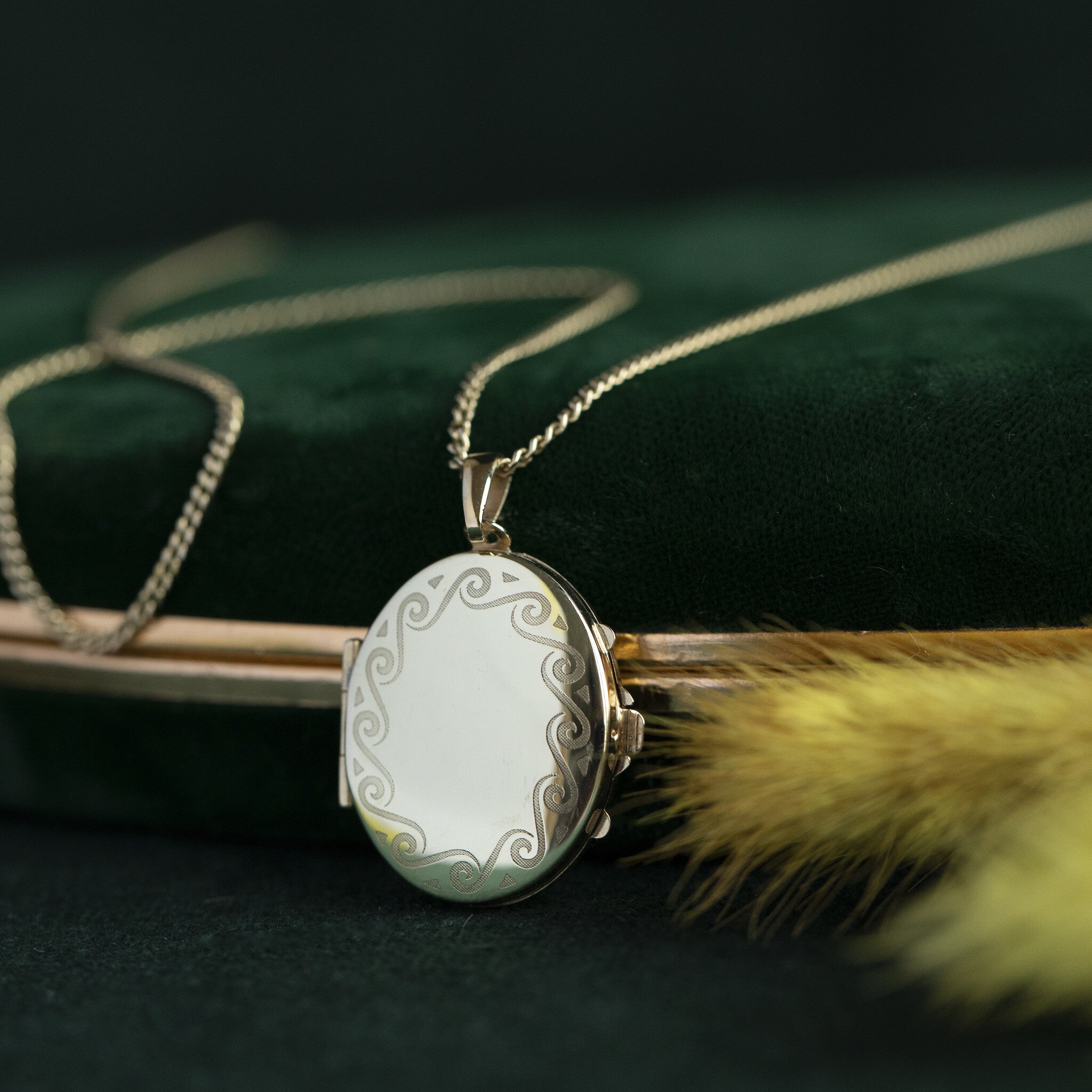 14 kt gold medallion with engraving