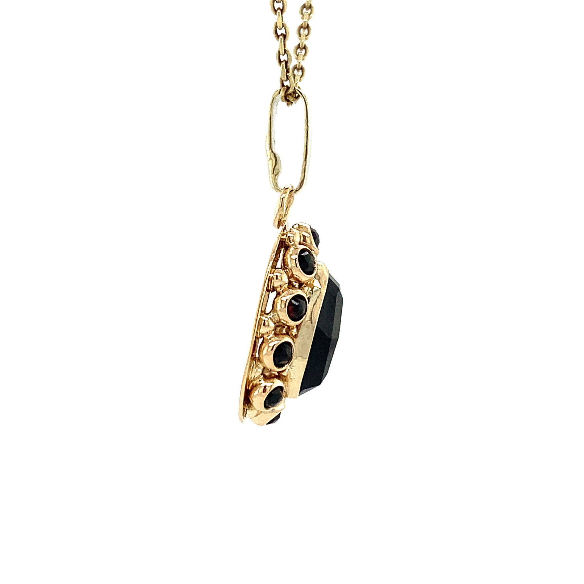 14 kt gold entourage pendant with garnet