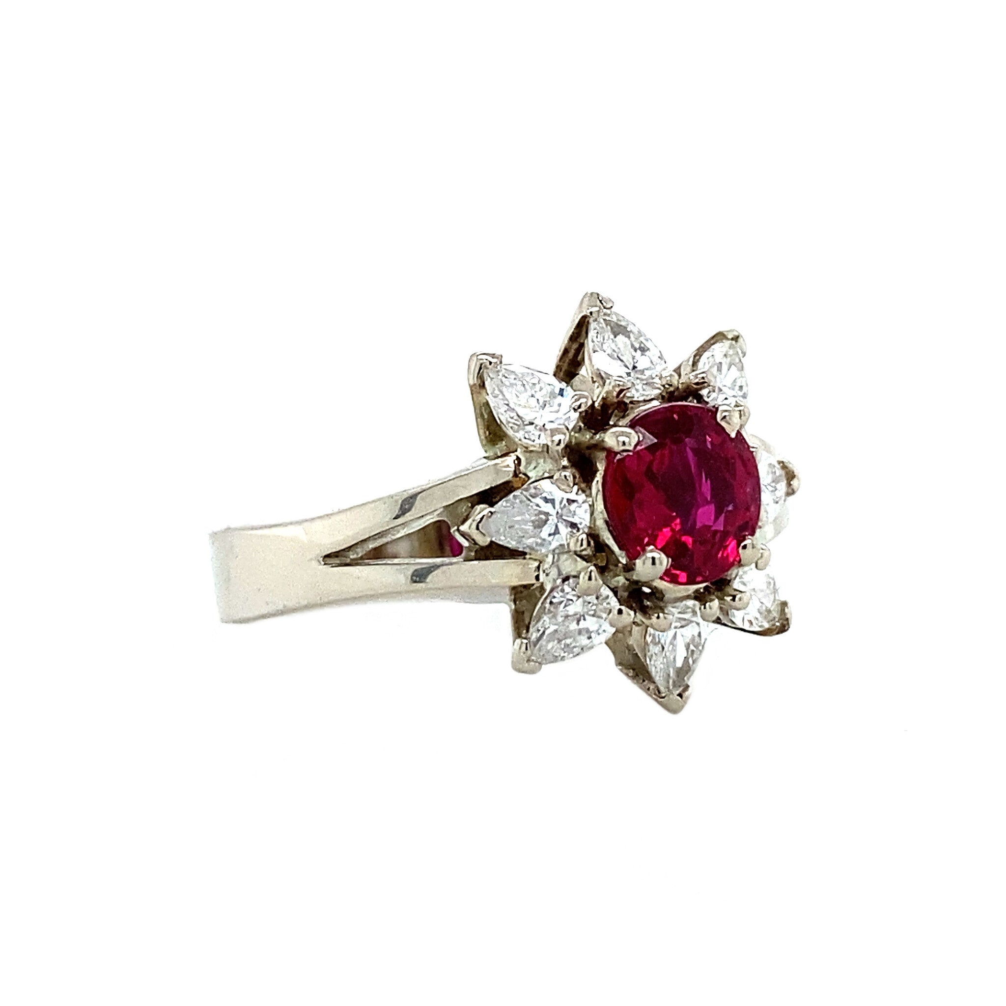 White gold entourage ring with ruby and diamond 18 kt