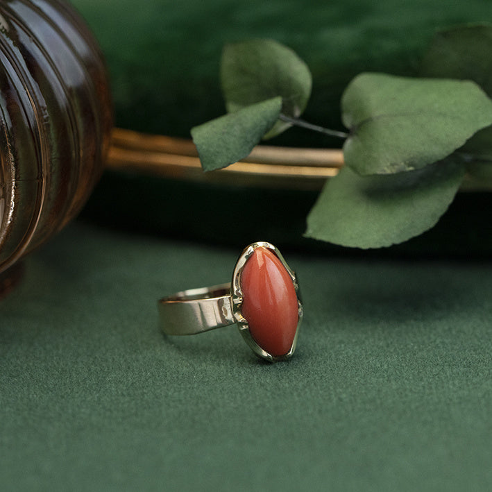 Ring with blood coral 12 krt