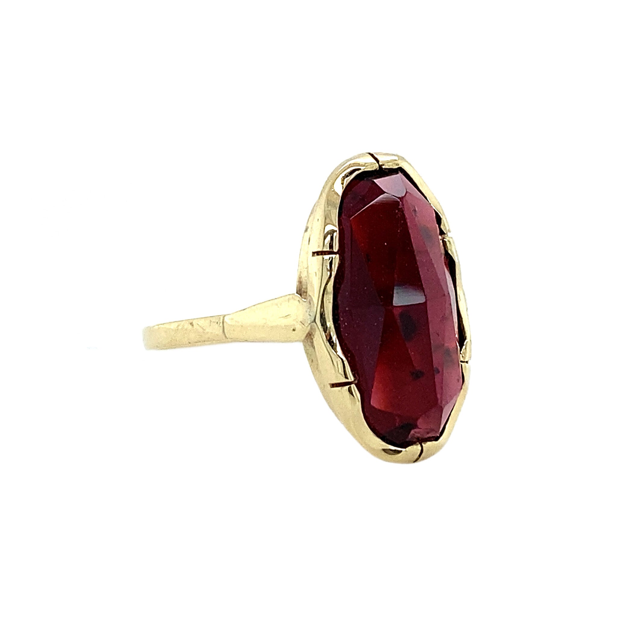 14 kt gold ring with garnet