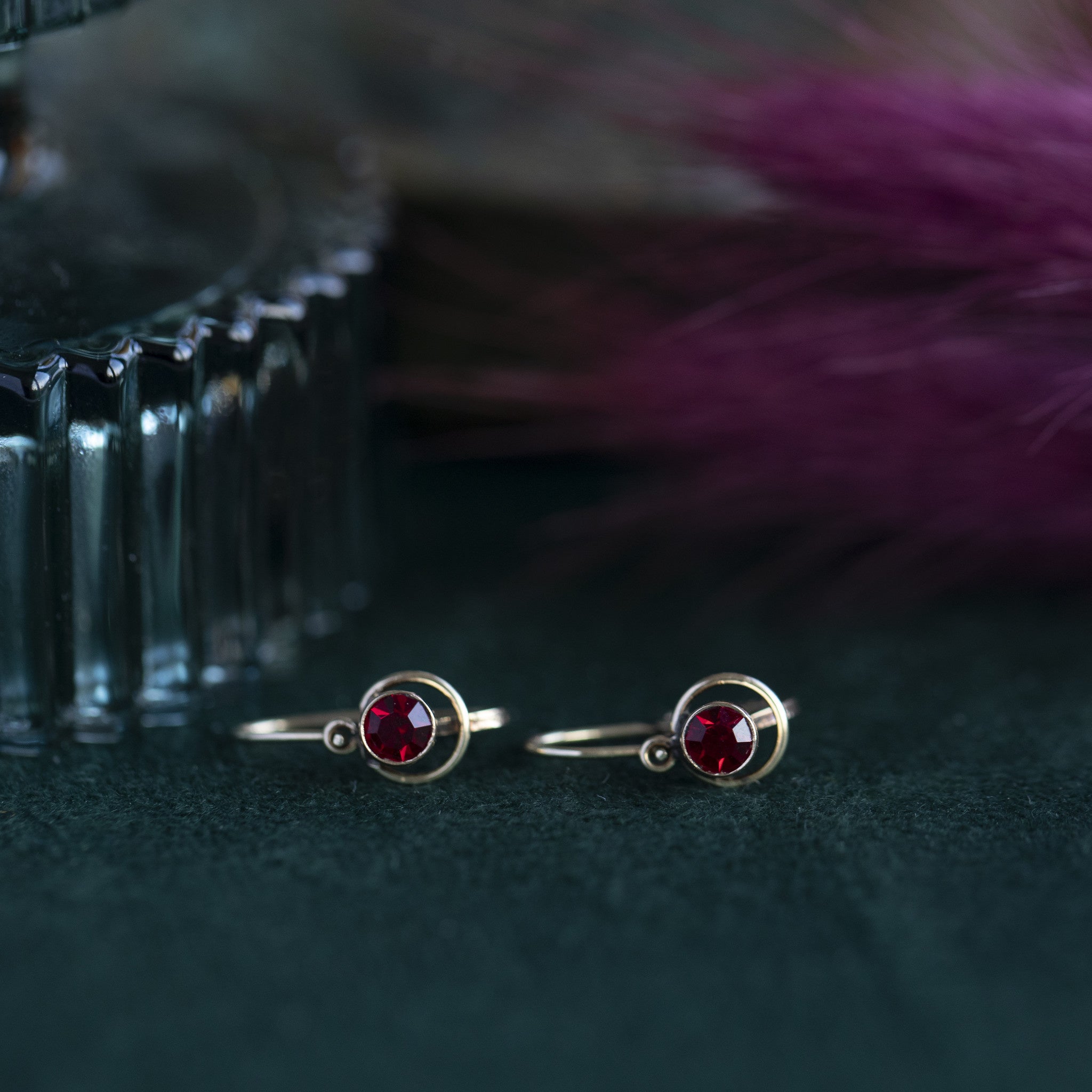 Gold earrings with glass stone 14 krt