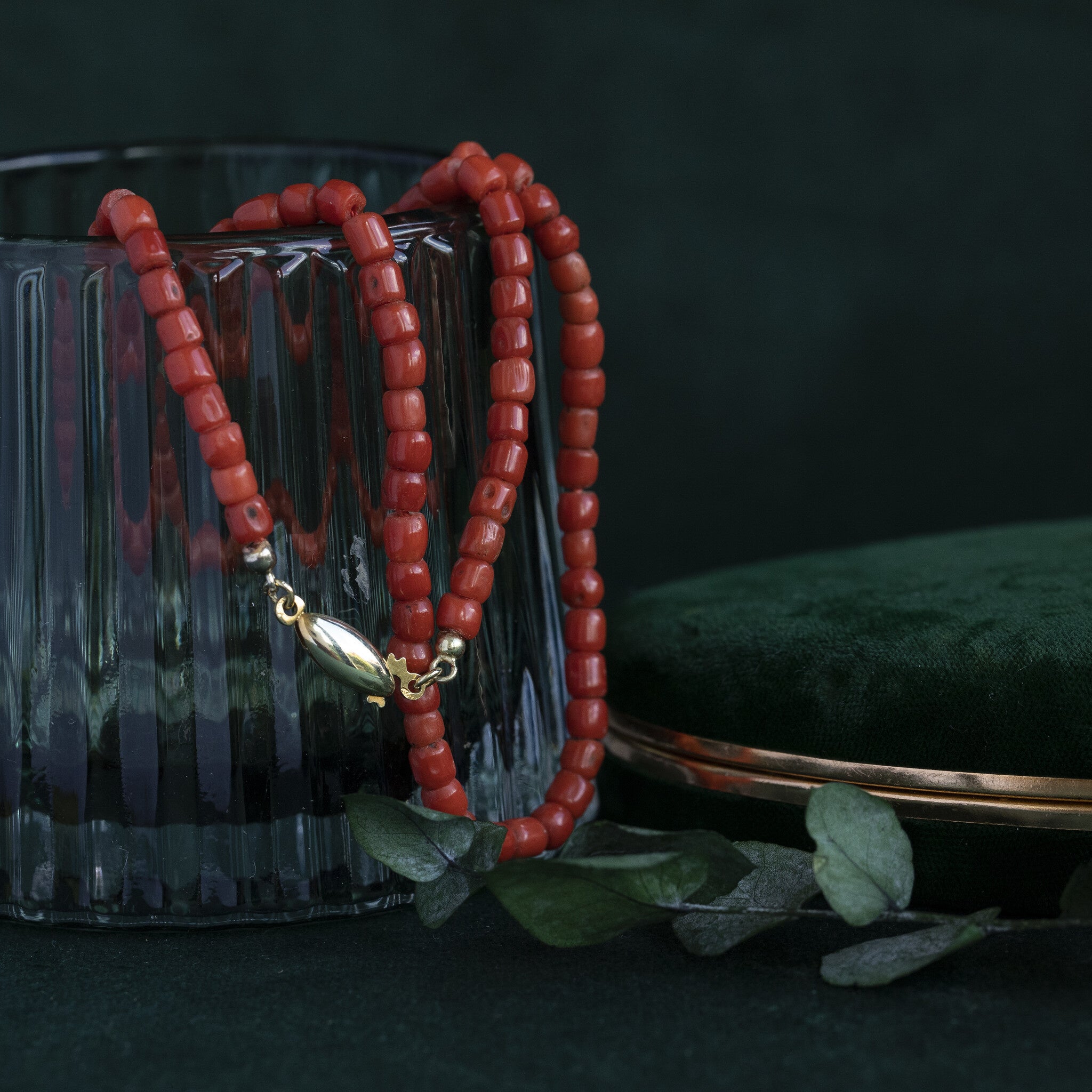 Blood coral necklace with gold clasp 45 cm 14 krt
