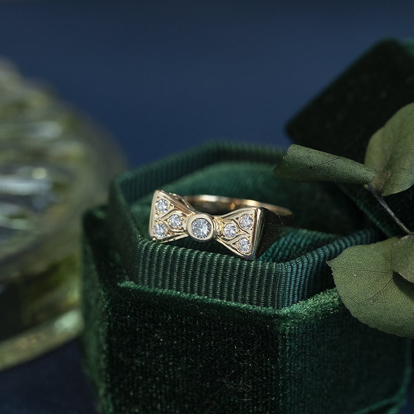 Gouden vintage strik ring met diamant 14 kt