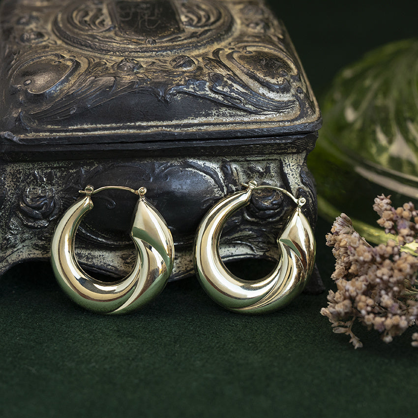 Gouden vintage fantasie oorringen 14 kt