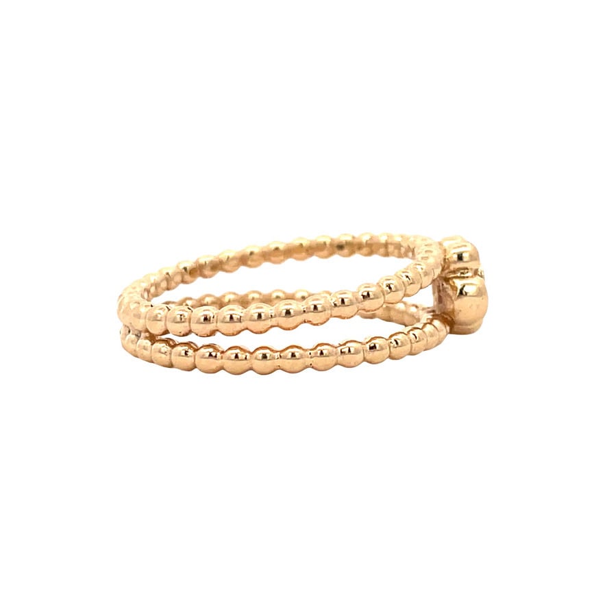 Vintage 14 kt gold flower ring with sapphire.
