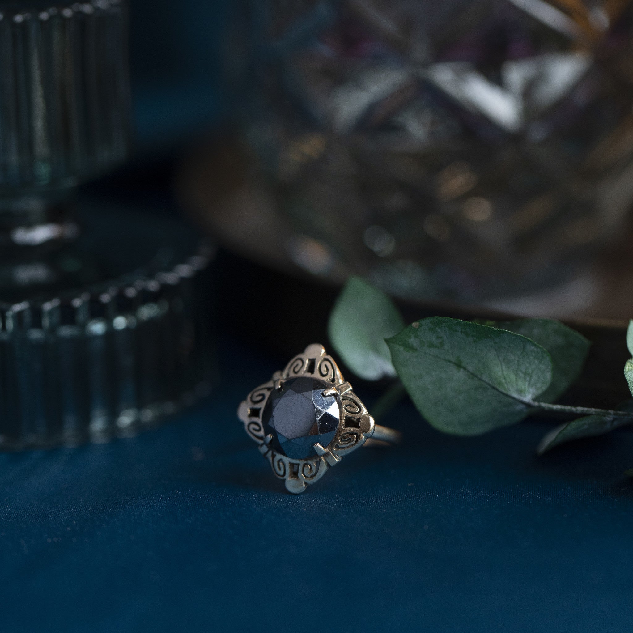 Gouden ring met hematiet 14 krt