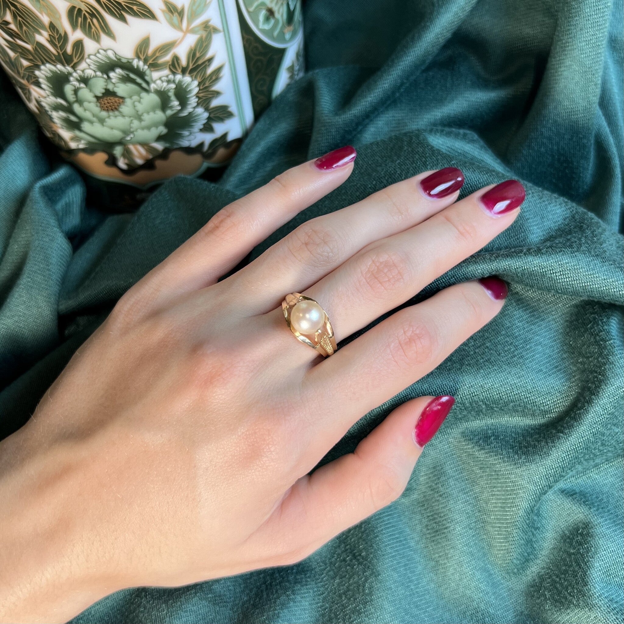 18 kt gold ring with pearl
