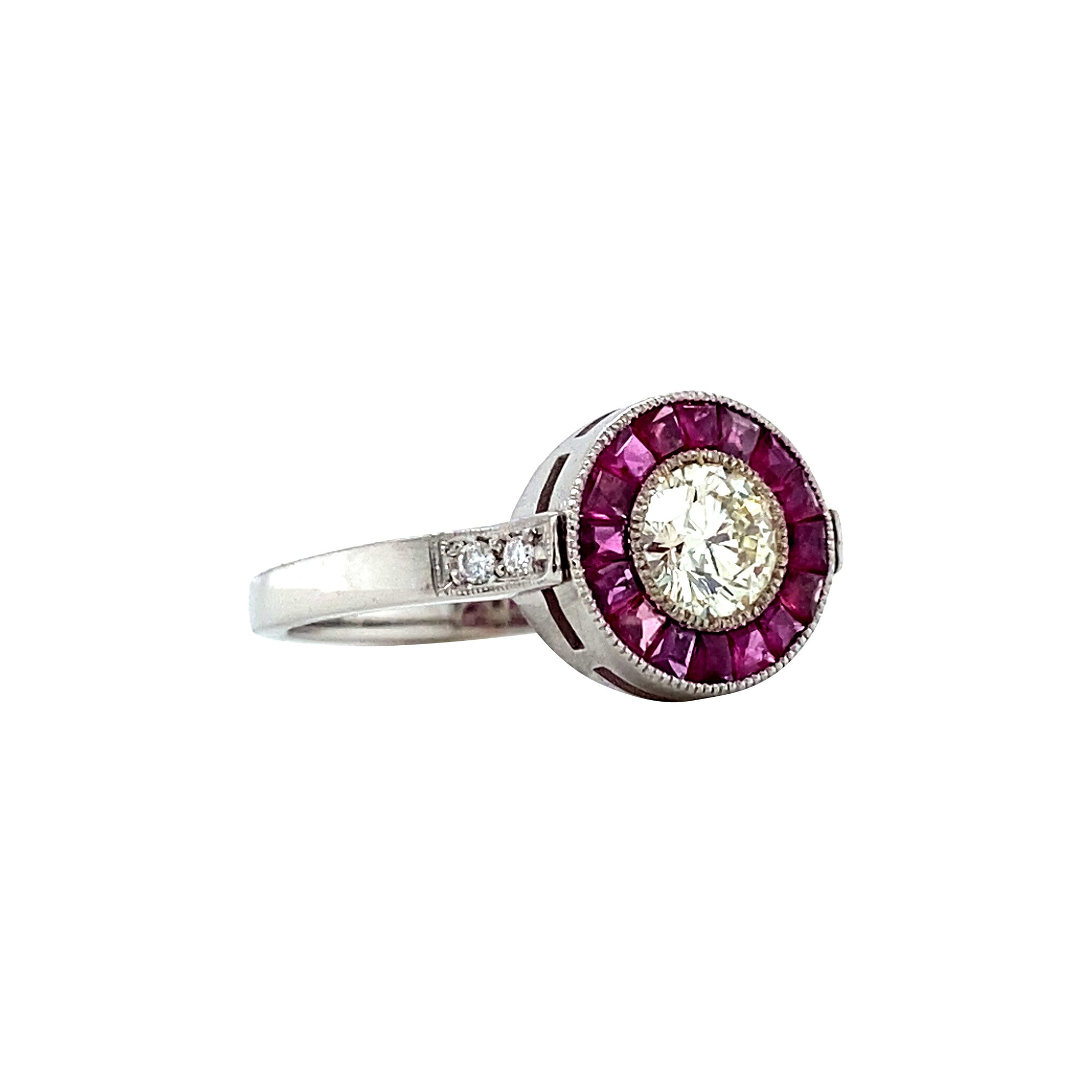 White gold entourage ring with ruby and diamond 14 kt