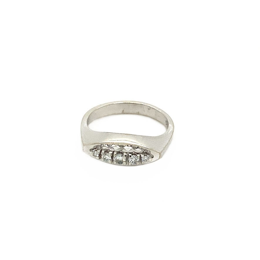 14 kt white gold ring with diamond