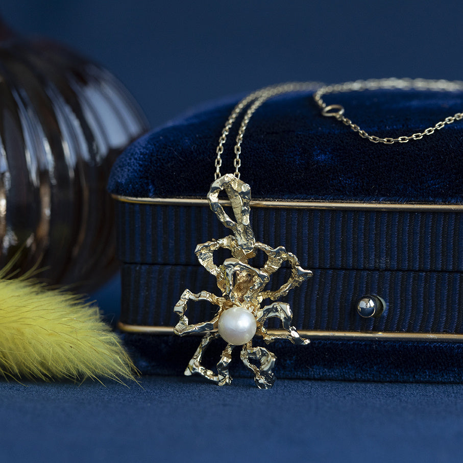 Gouden vintage hanger met parel 14 krt