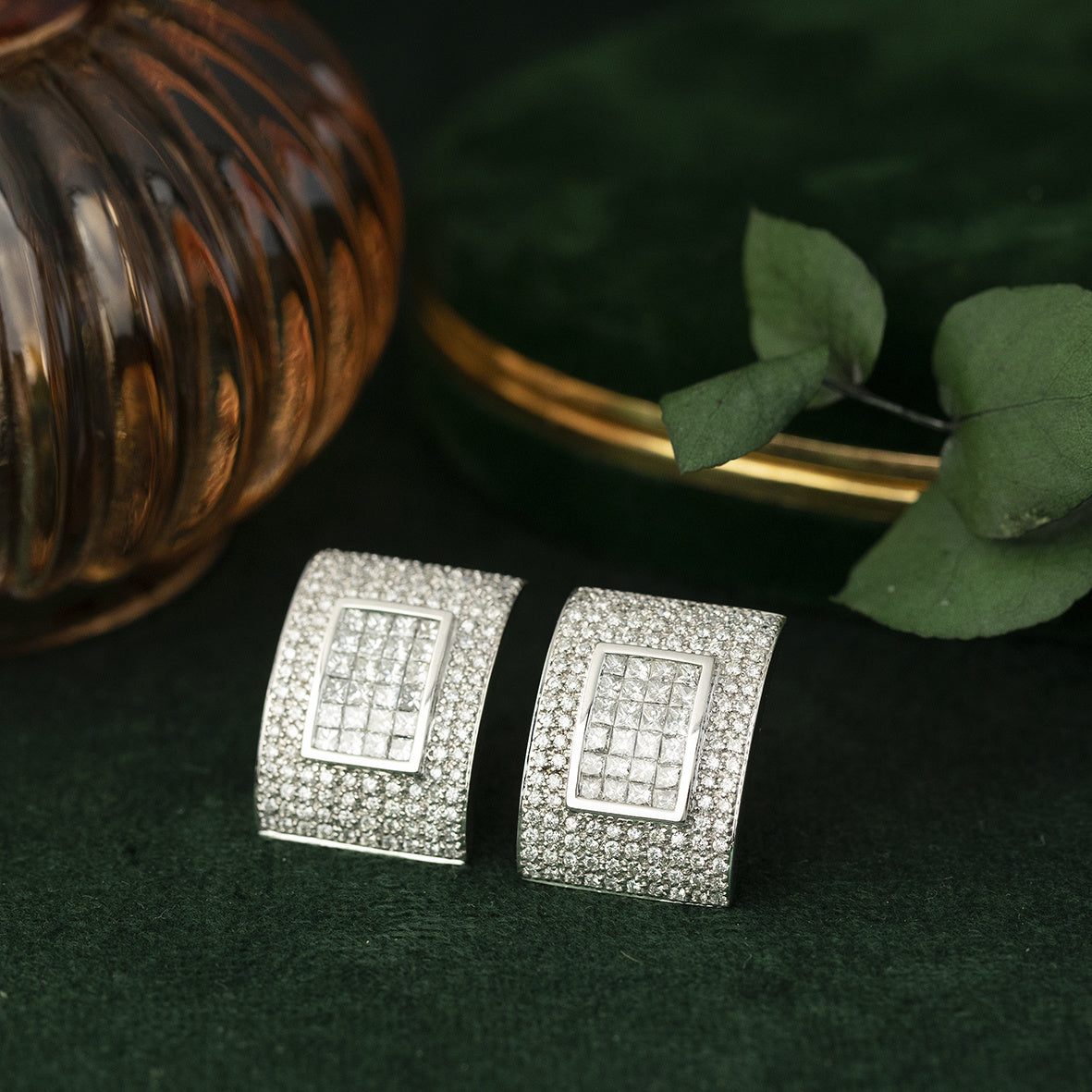 Witgouden oorstekers met diamant 18 krt