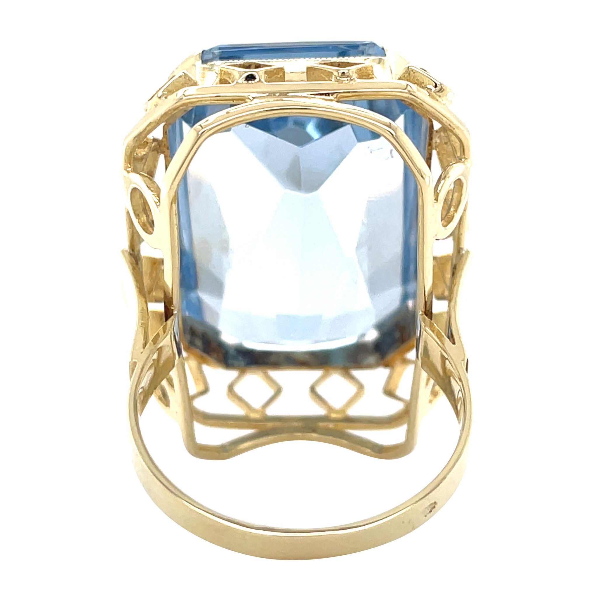 Golden vintage ring with spinel 14 kt