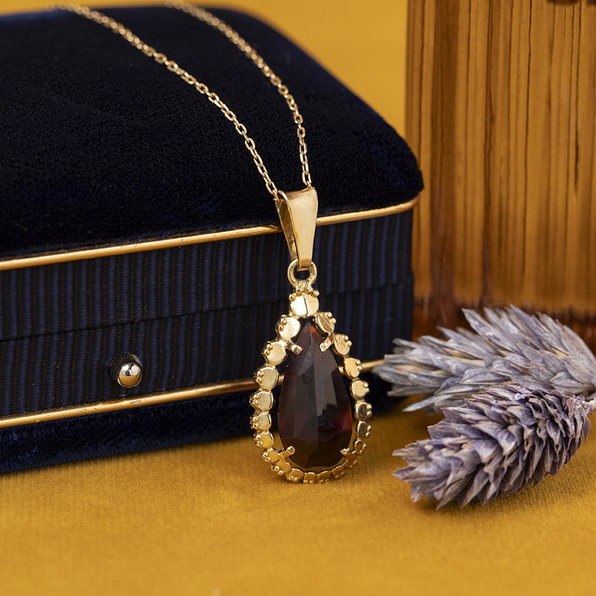 Gouden vintage hanger met granaat 14 kt