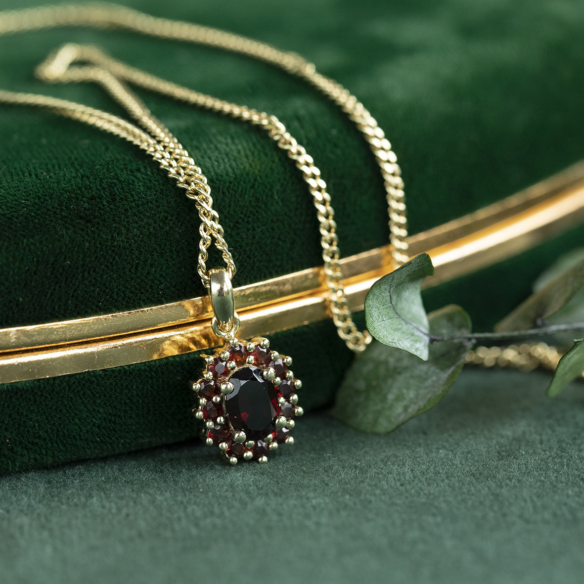 Gold curb length necklace 14 krt