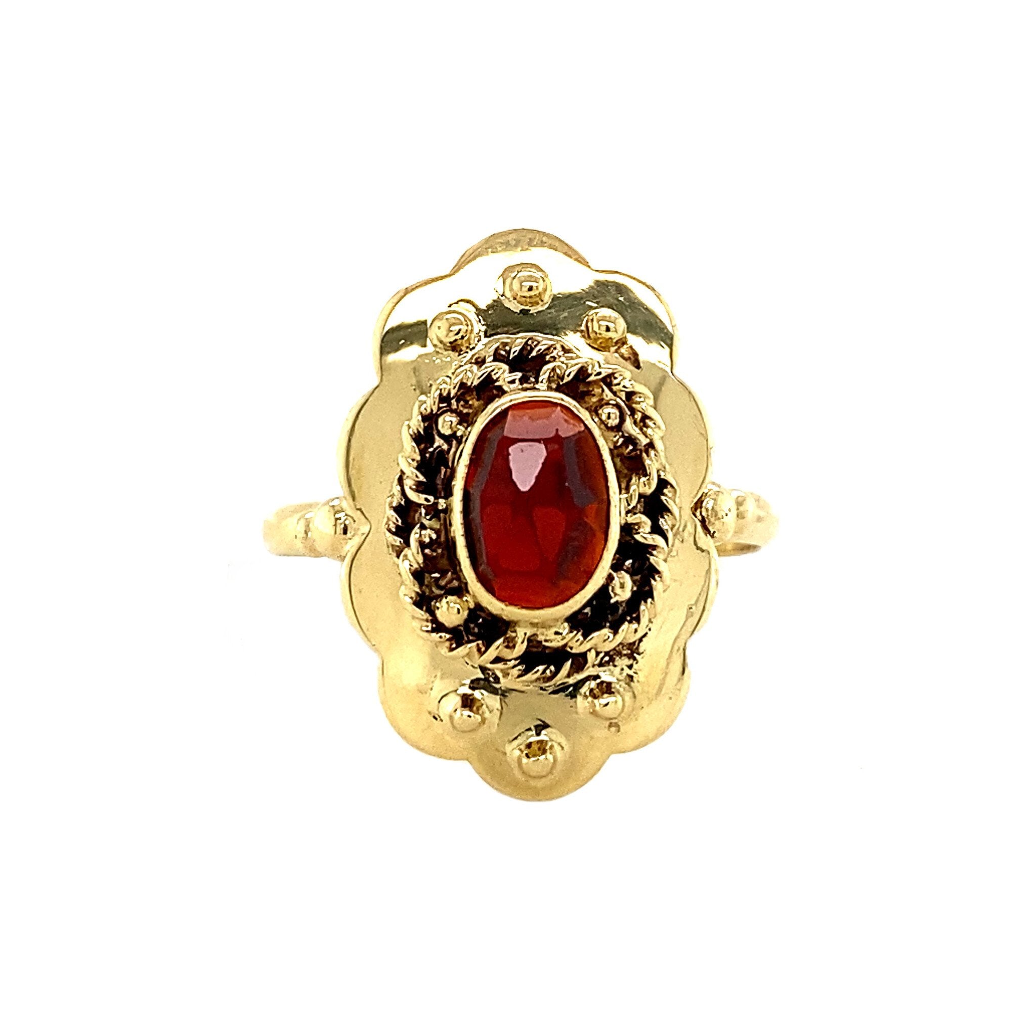 Gold ring with garnet, 14 kt