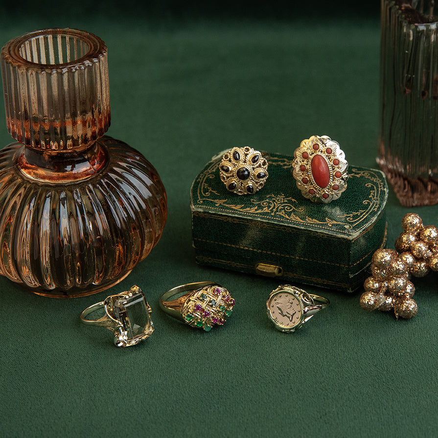 Gouden vintage ring met smaragd en robijn 18 krt