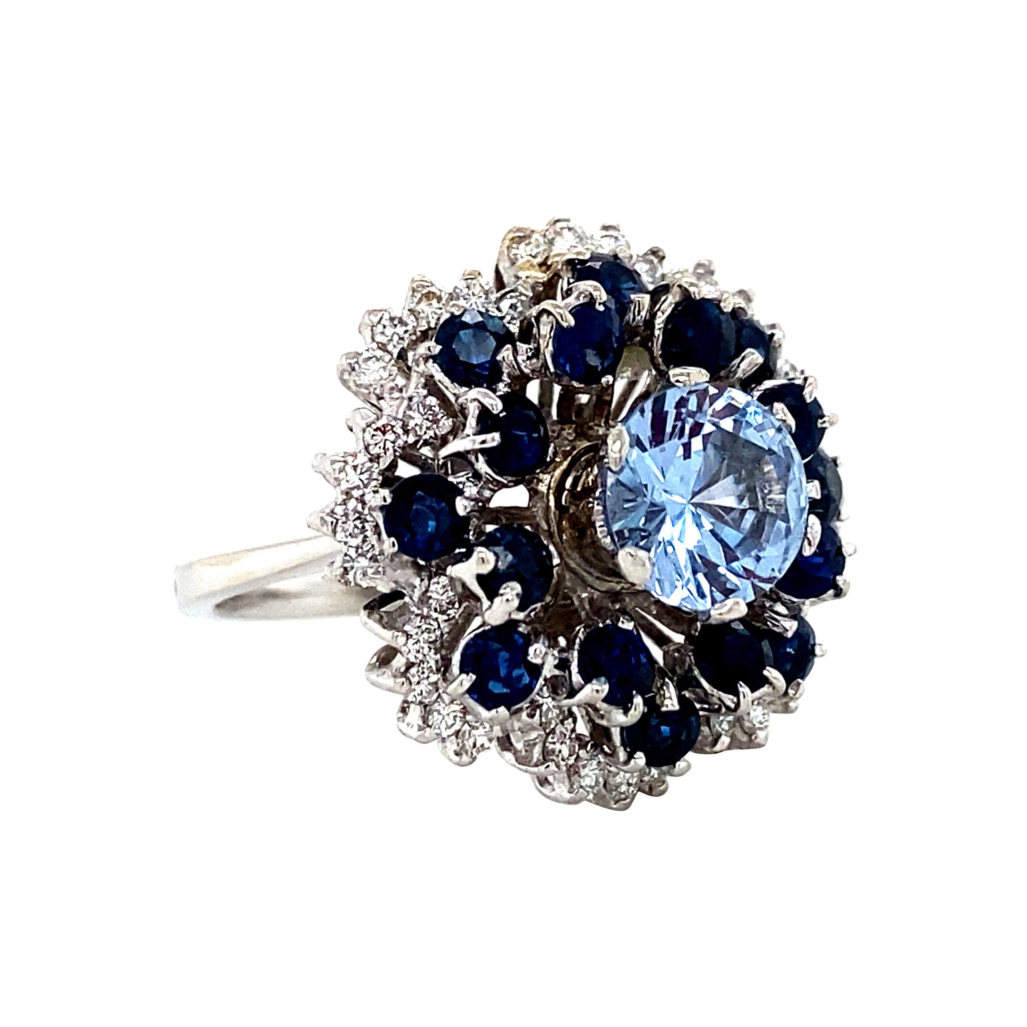 Witgouden entourage ring met spinel, saffier en diamant 18 krt
