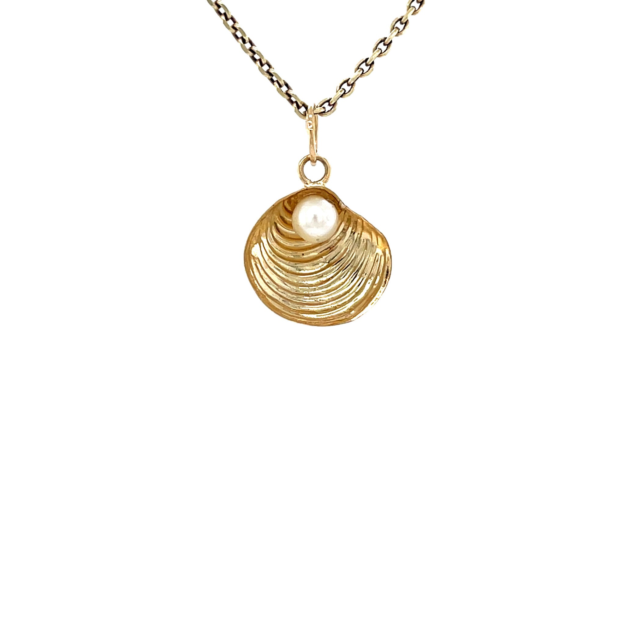 Vintage 14 kt gold shell pendant with pearl