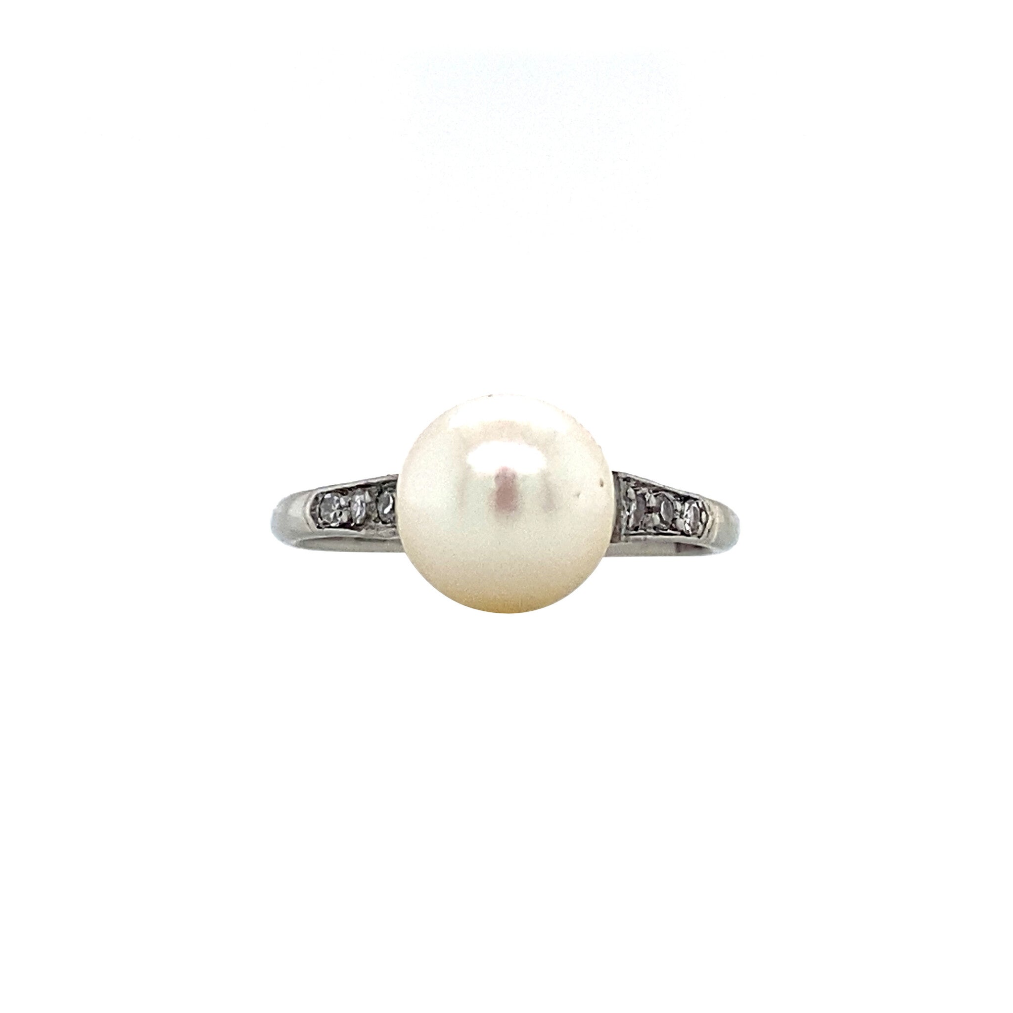 14 kt white gold ring with pearl and diamond