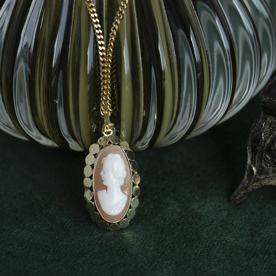 Hanger met camee 12 krt