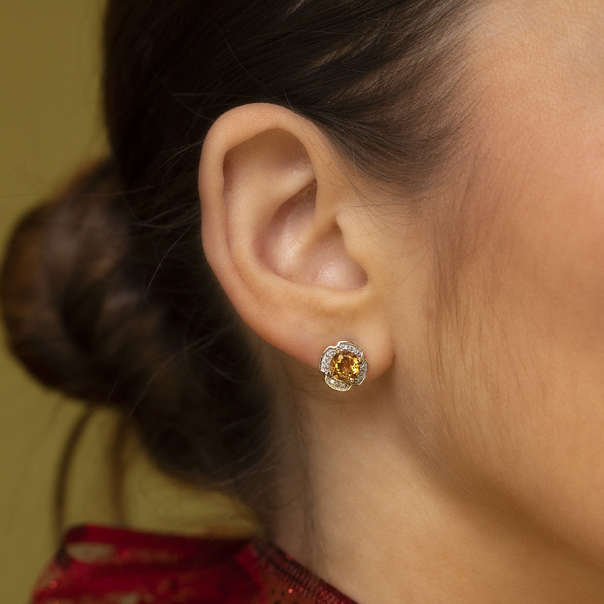 Entourage oorbellen met citrien en diamant 9 kt