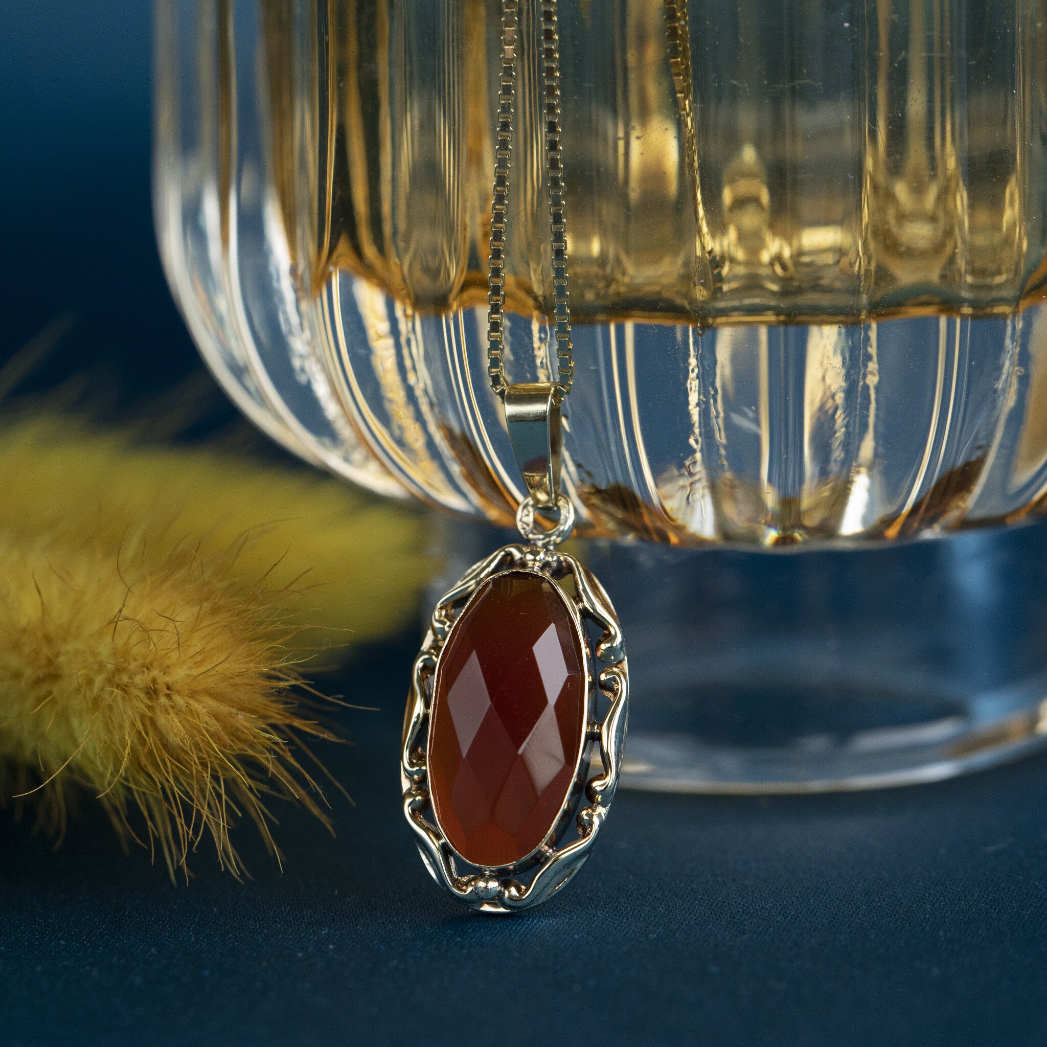 Gouden hanger met carneool 14 krt