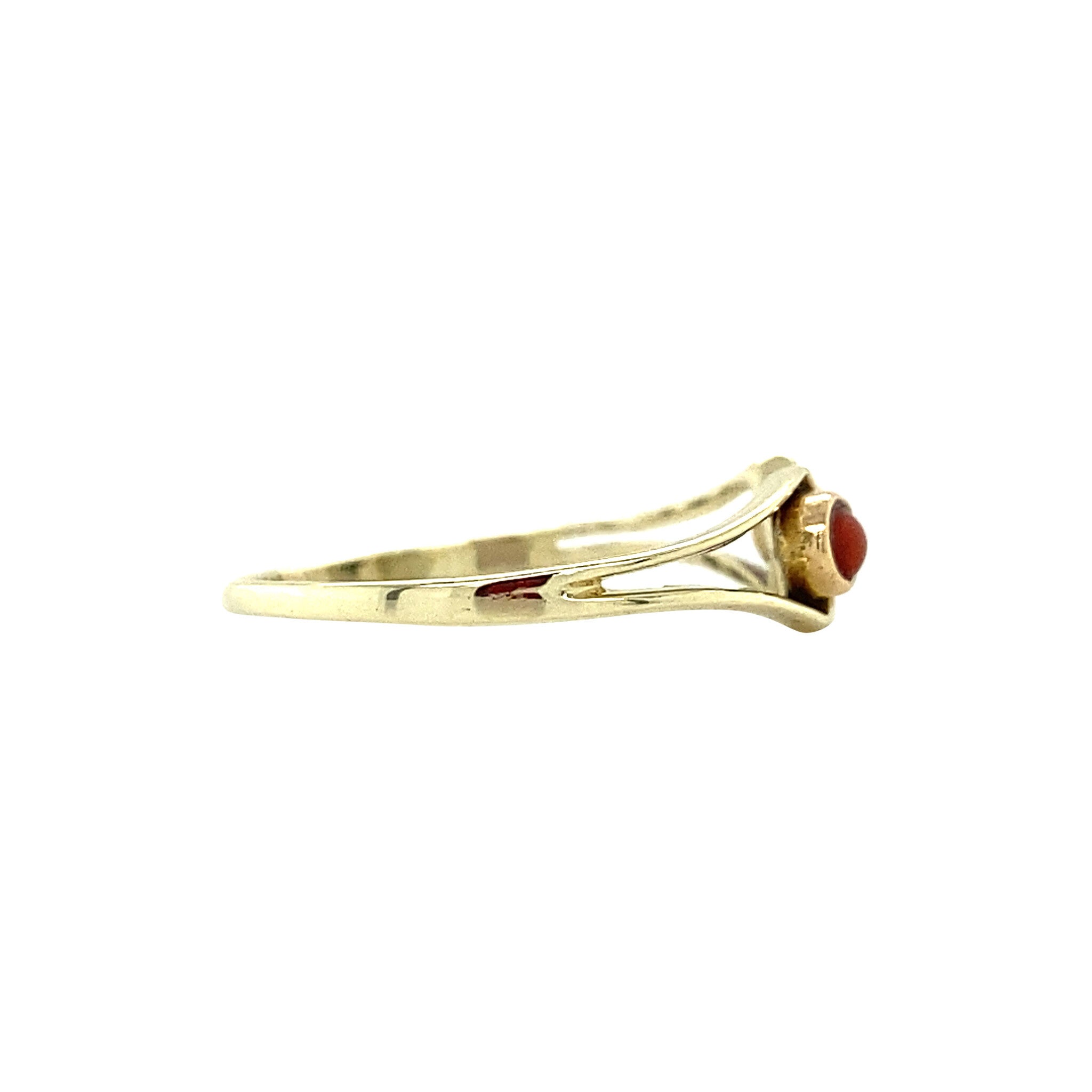14 kt gold ring with blood coral